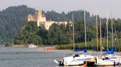 Jezioro Czorsztyńskie - widok na zamek w Niedzicy